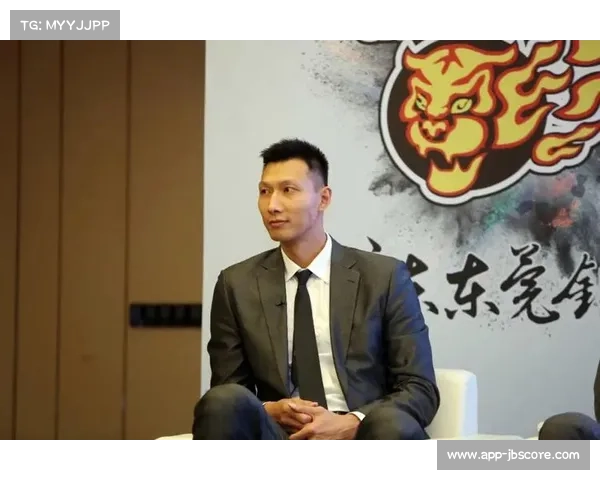 深圳男篮为易建联致敬 2015亚锦赛冠军成员雕像落户主场展示辉煌荣光 深圳男篮为易建联致敬 2015亚锦赛冠军成员雕像落户主场展示辉煌荣光