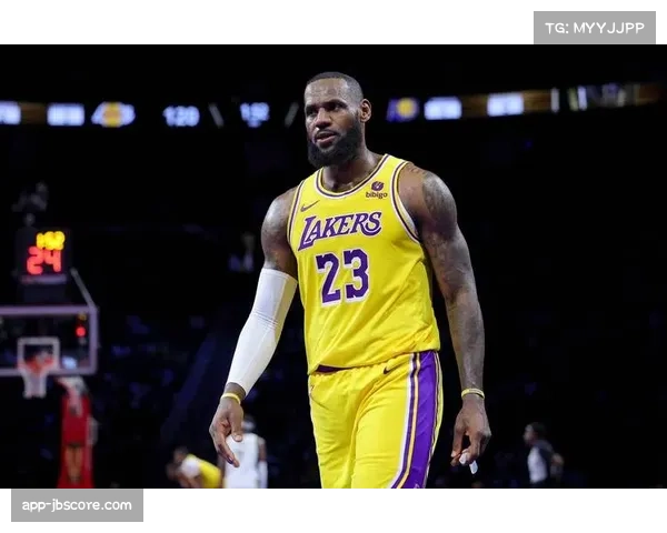 詹姆斯佩戴特殊徽章纪念第23个赛季，成就历史级常青